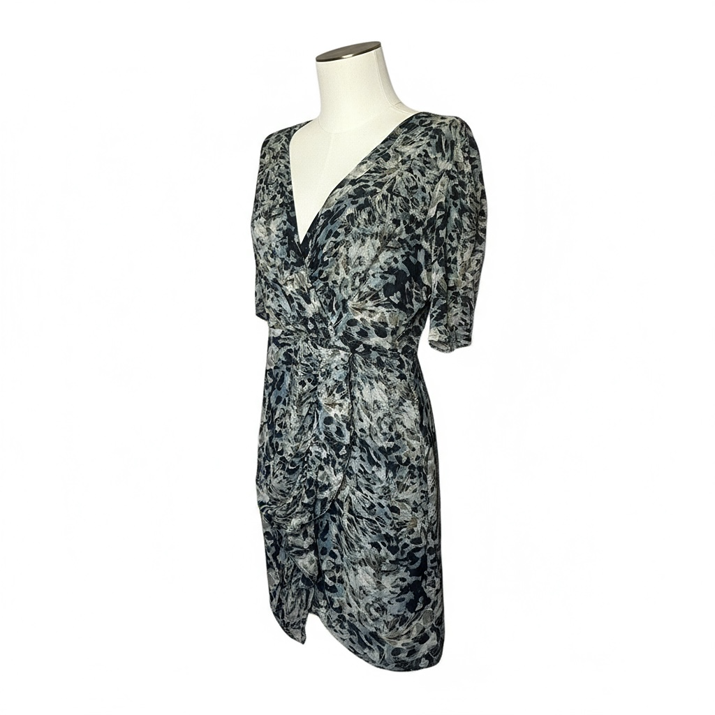 Robe courte décolleté cache-cœur imprimé noir et gris