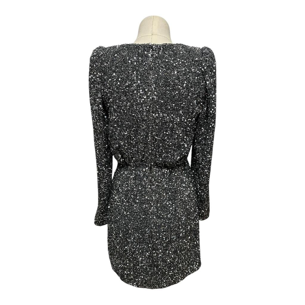 Robe courte argentée à sequins manches longues