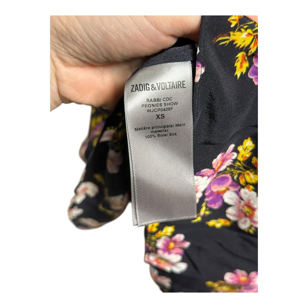 Robe courte noire à fleurs manches longues