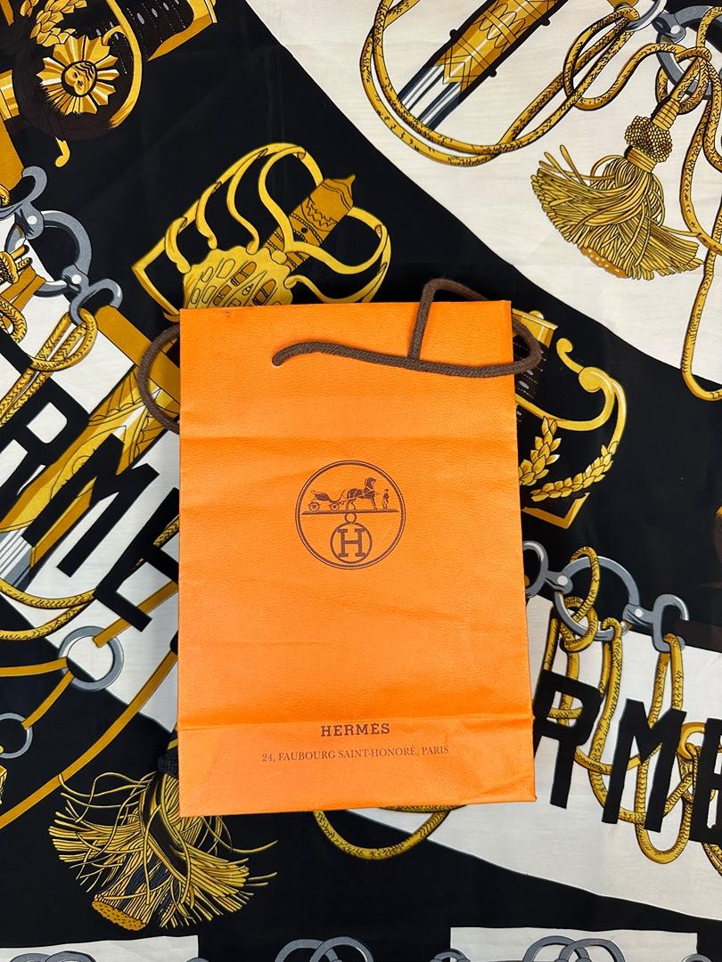 Foulard Hermès - Taille 90x90 - Noir - État : Excellent