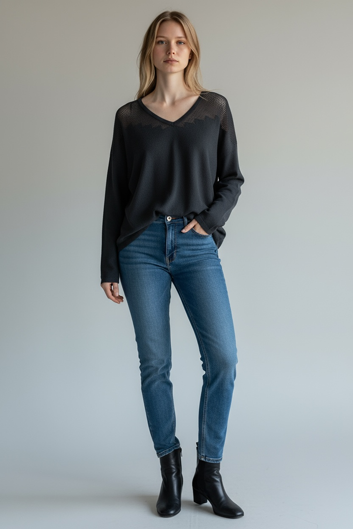 Pull noir femme col V maille fine ajourée