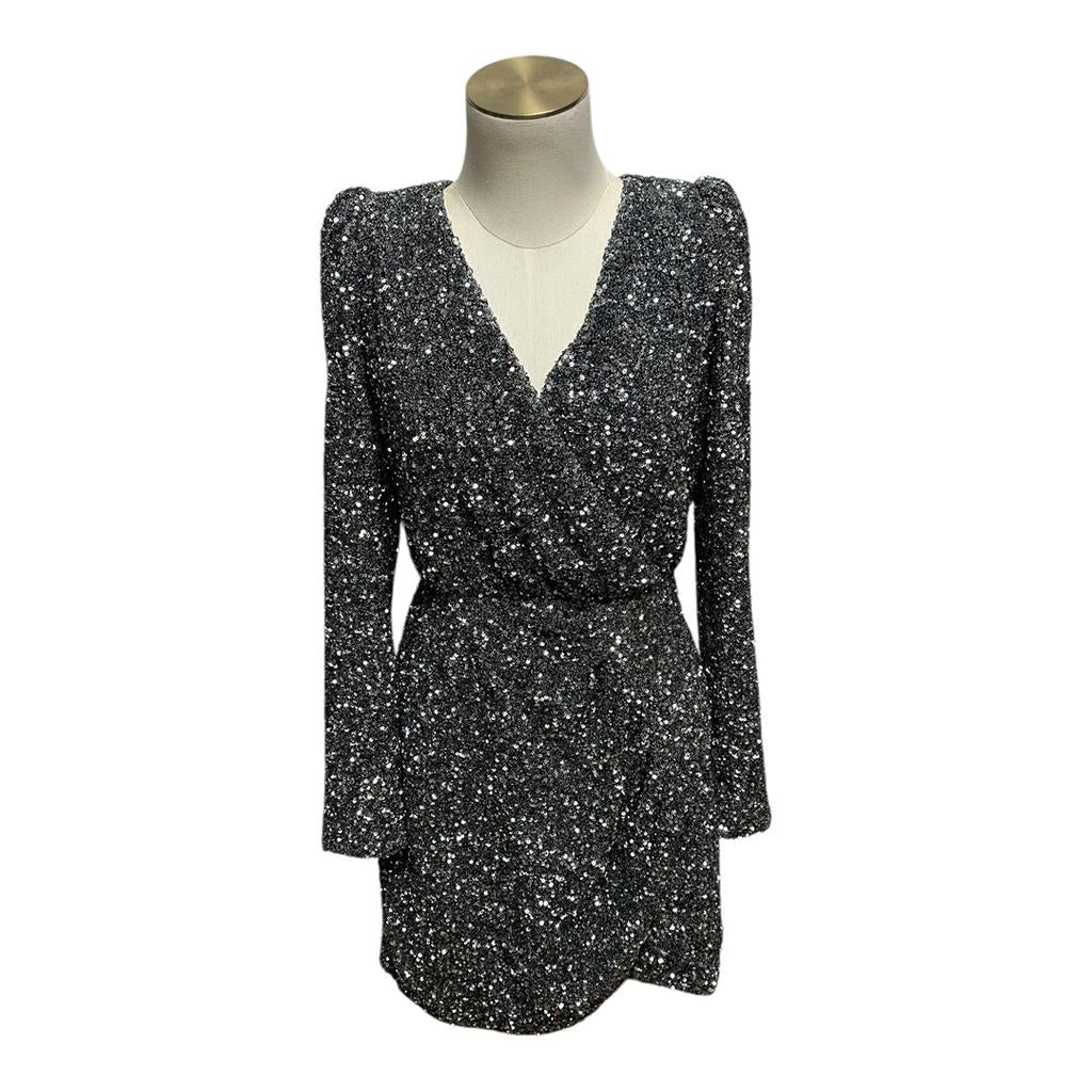 Robe courte argentée à sequins manches longues